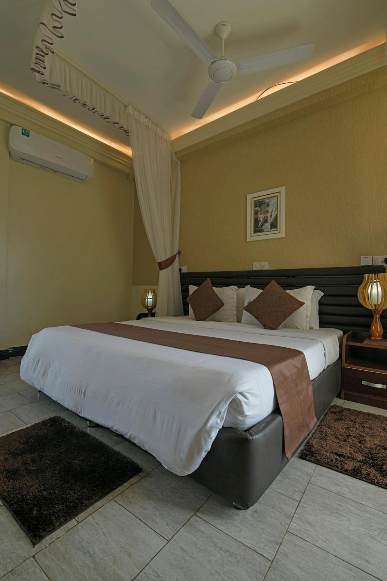 Hoima Buffalo Hotel & Business Hub Ltd ภายนอก รูปภาพ